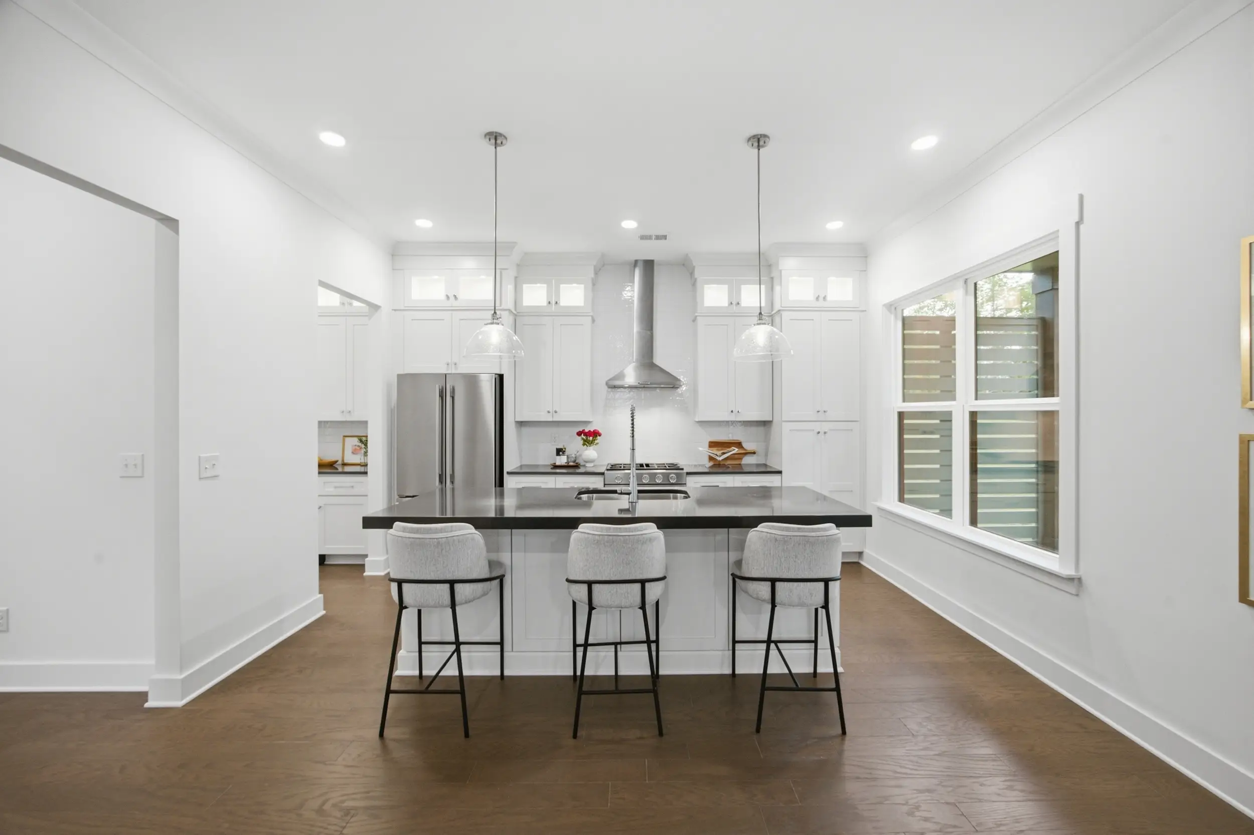 205 Parkdale Dr kitchen