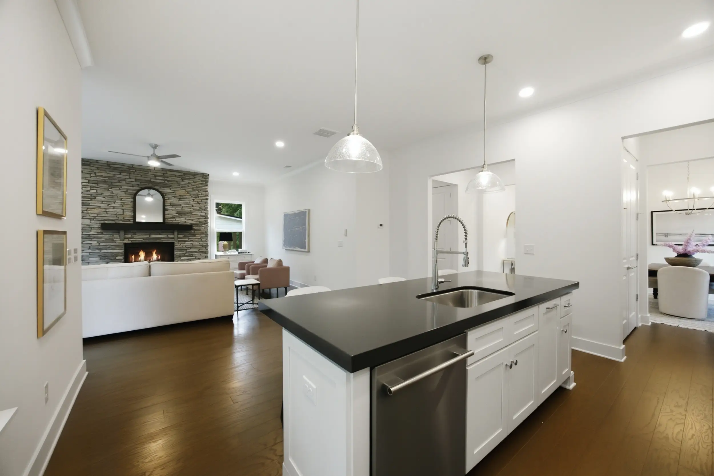 205 Parkdale Dr kitchen