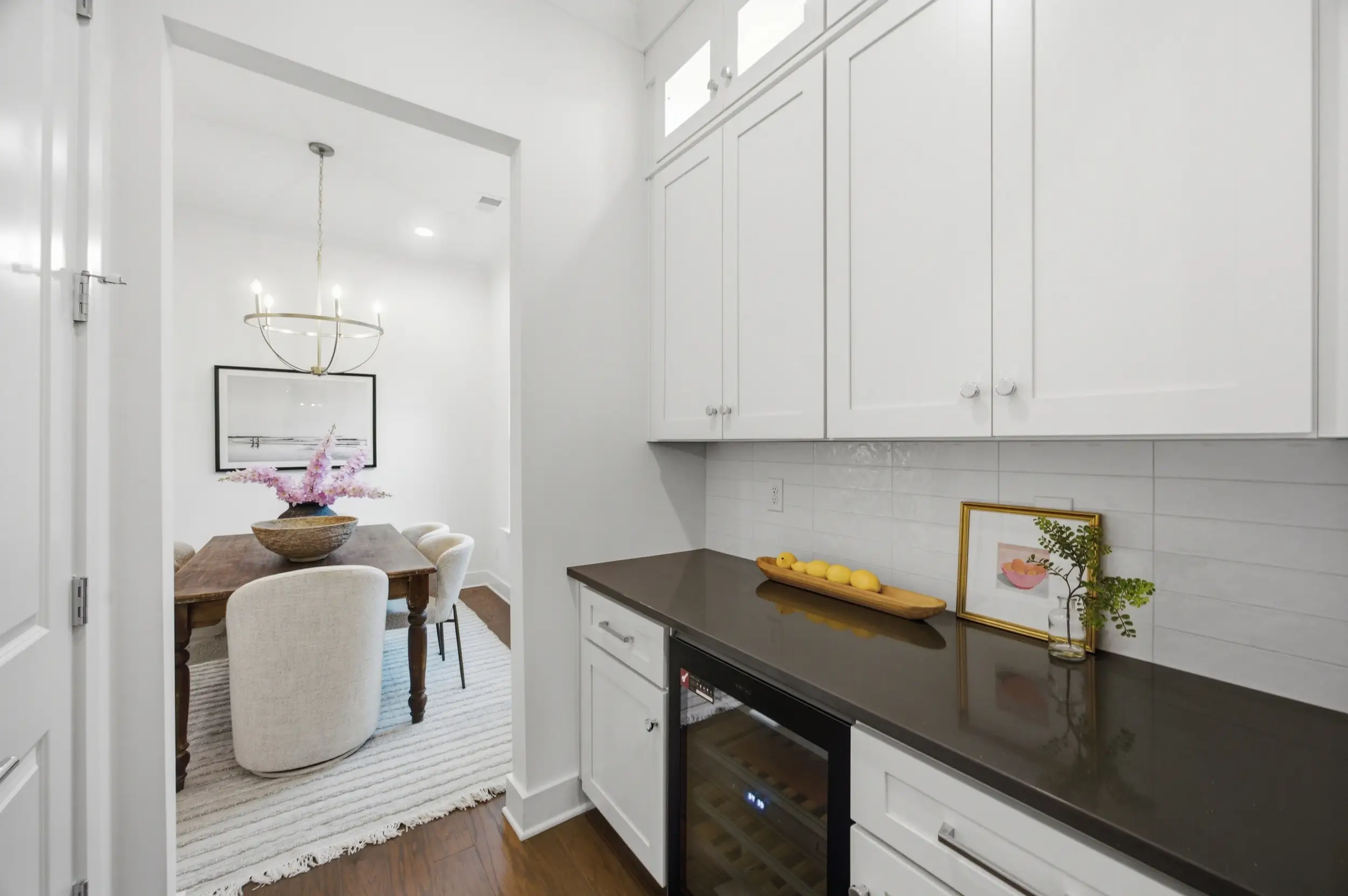 205 Parkdale Dr kitchen