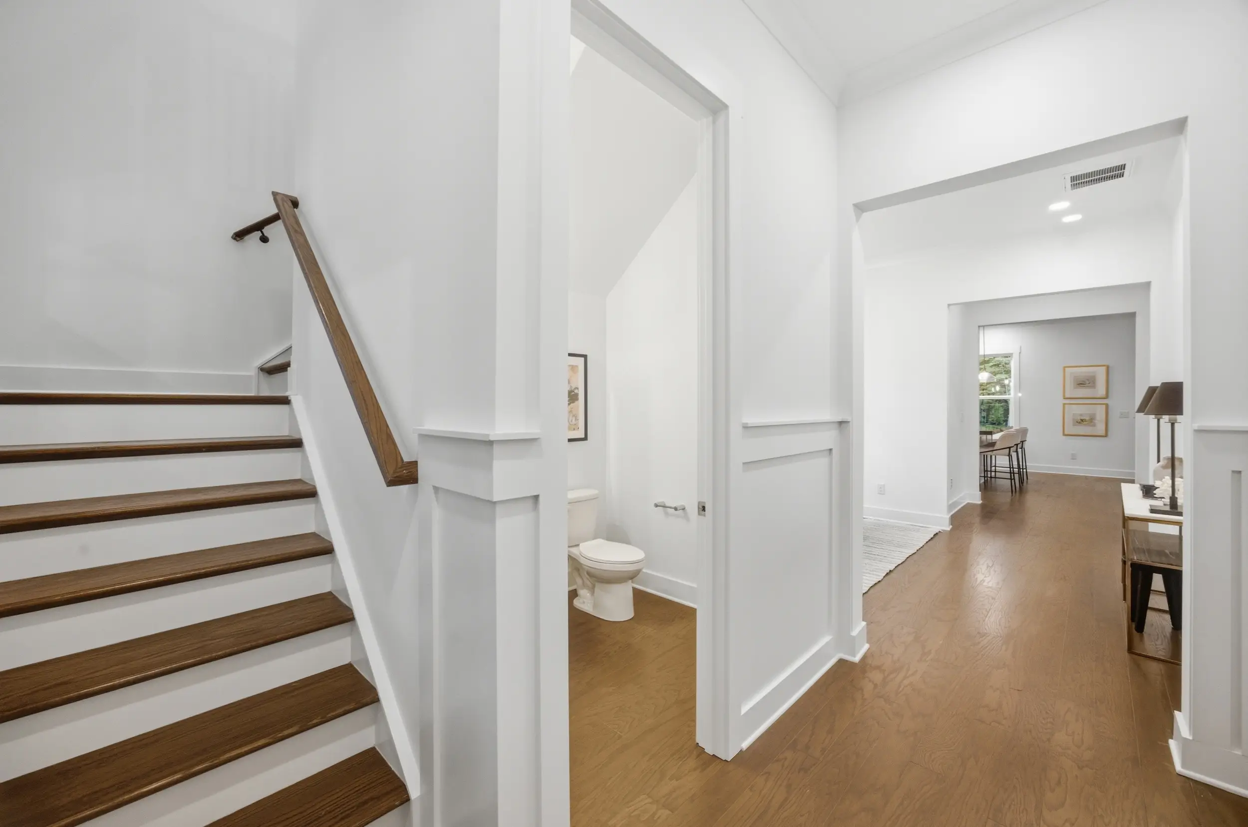 205 Parkdale Dr stairs