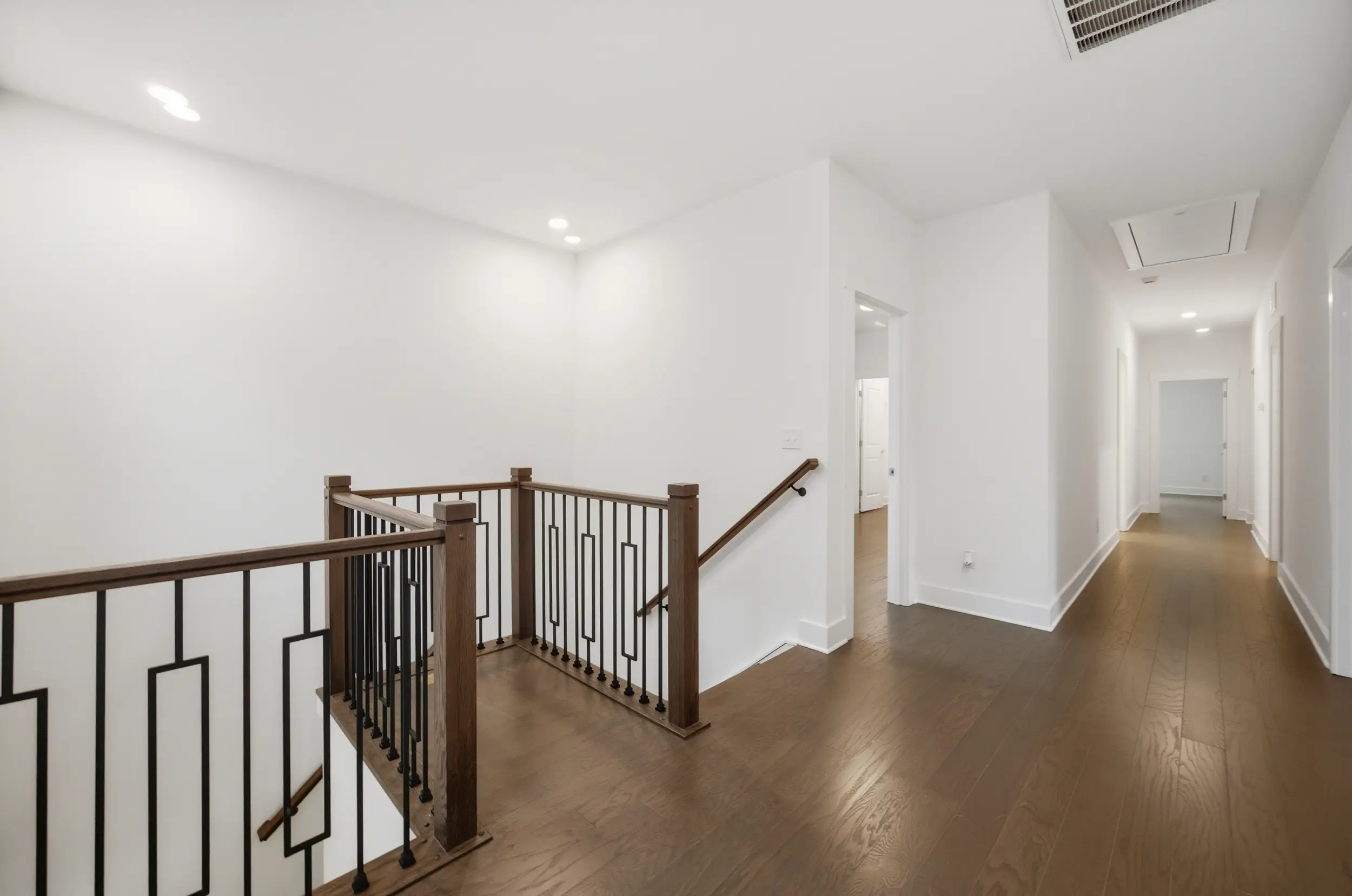 205 Parkdale Dr stairs