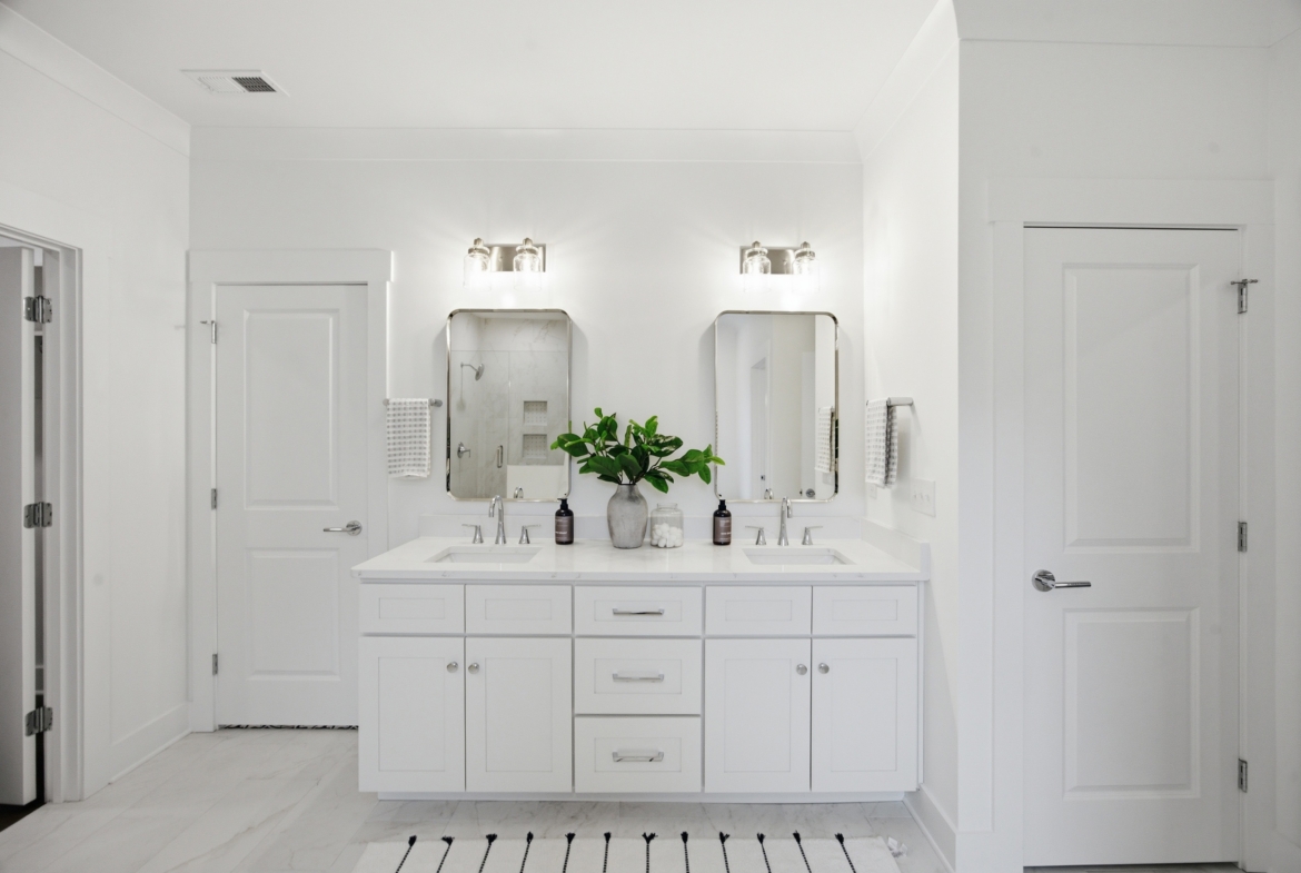 205 Parkdale Dr bathroom
