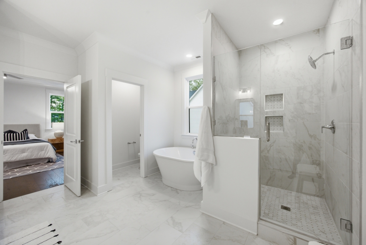 205 Parkdale Dr bathroom