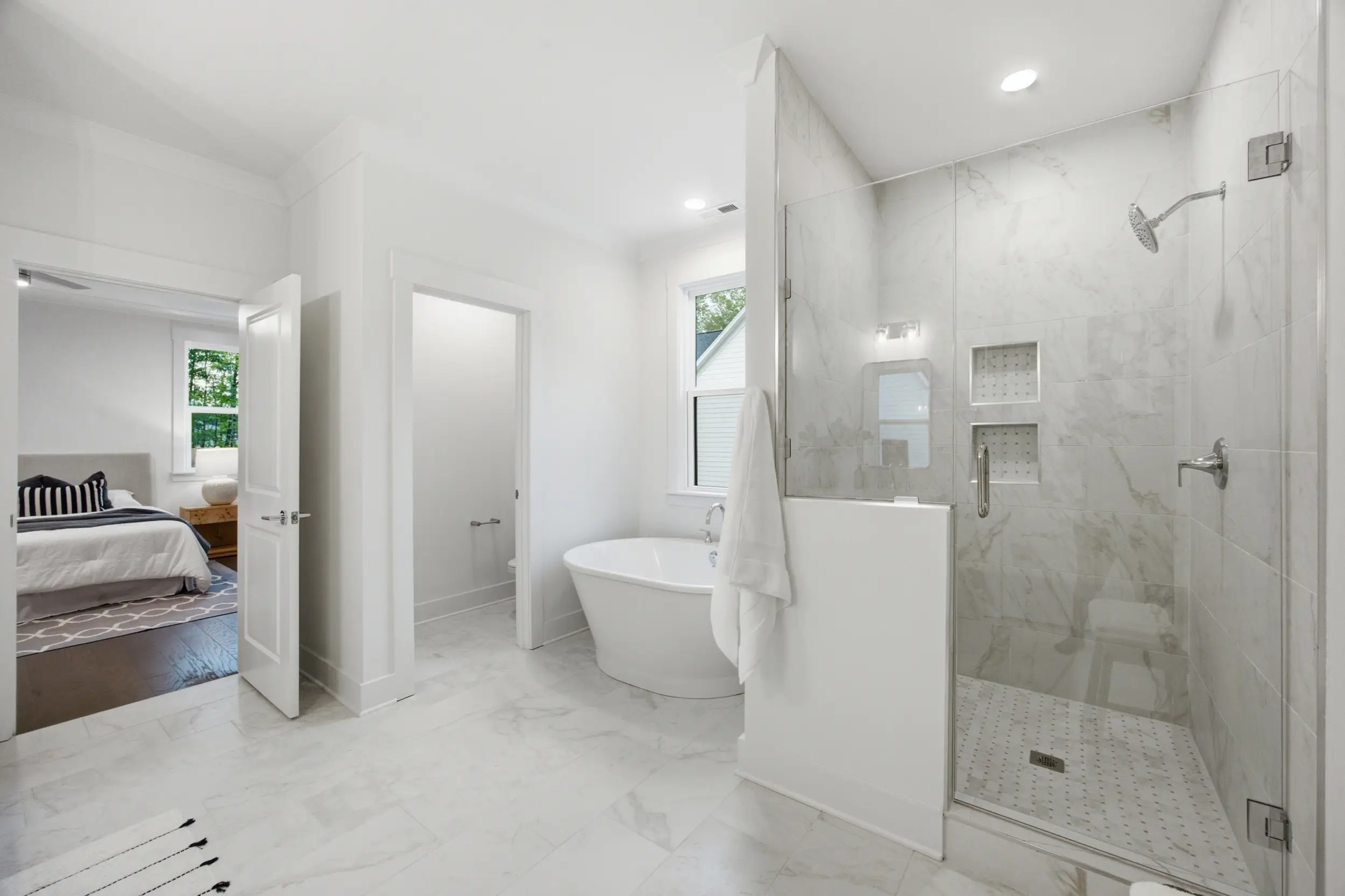 205 Parkdale Dr bathroom