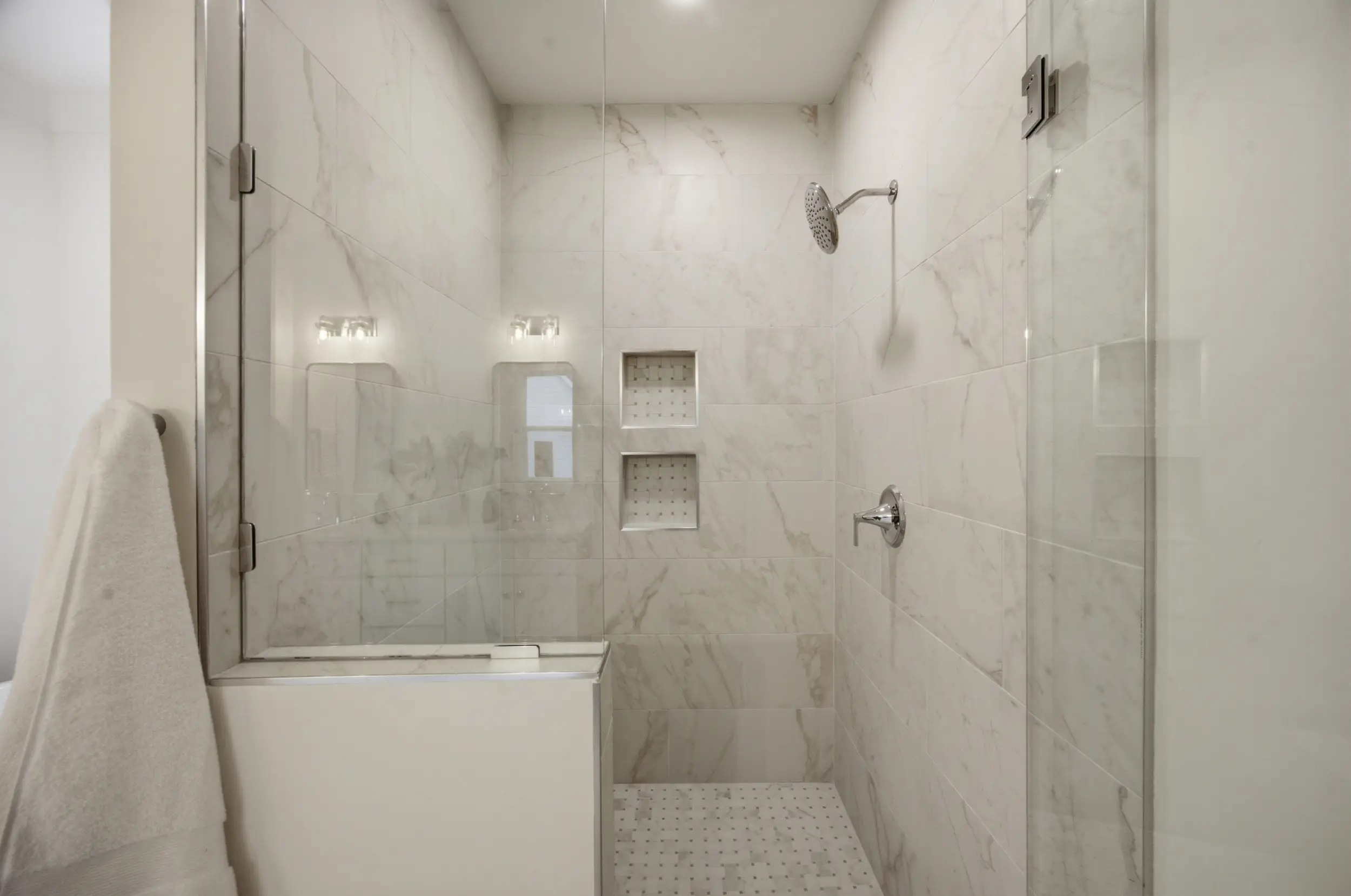 205 Parkdale Dr bathroom