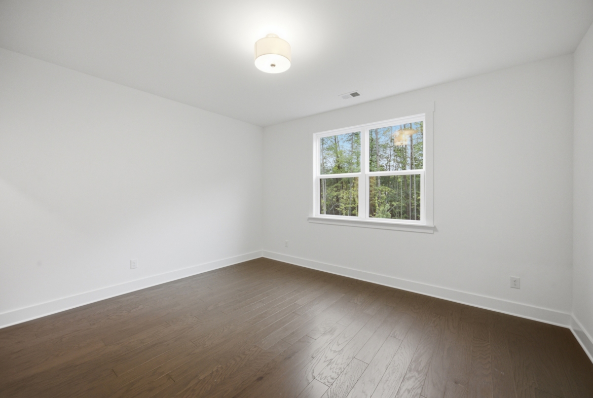205 Parkdale Dr bedroom