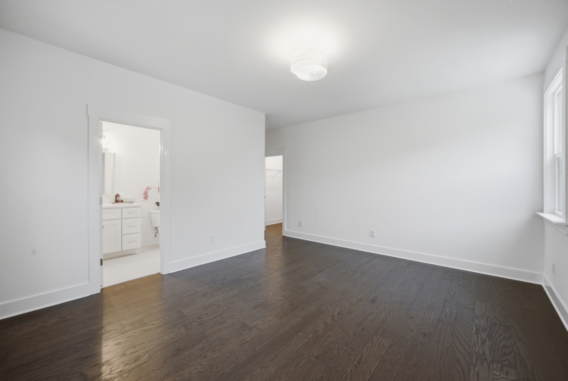 205 Parkdale Dr bedroom
