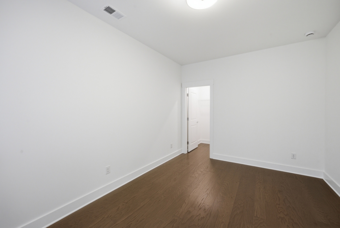 205 Parkdale Dr bedroom