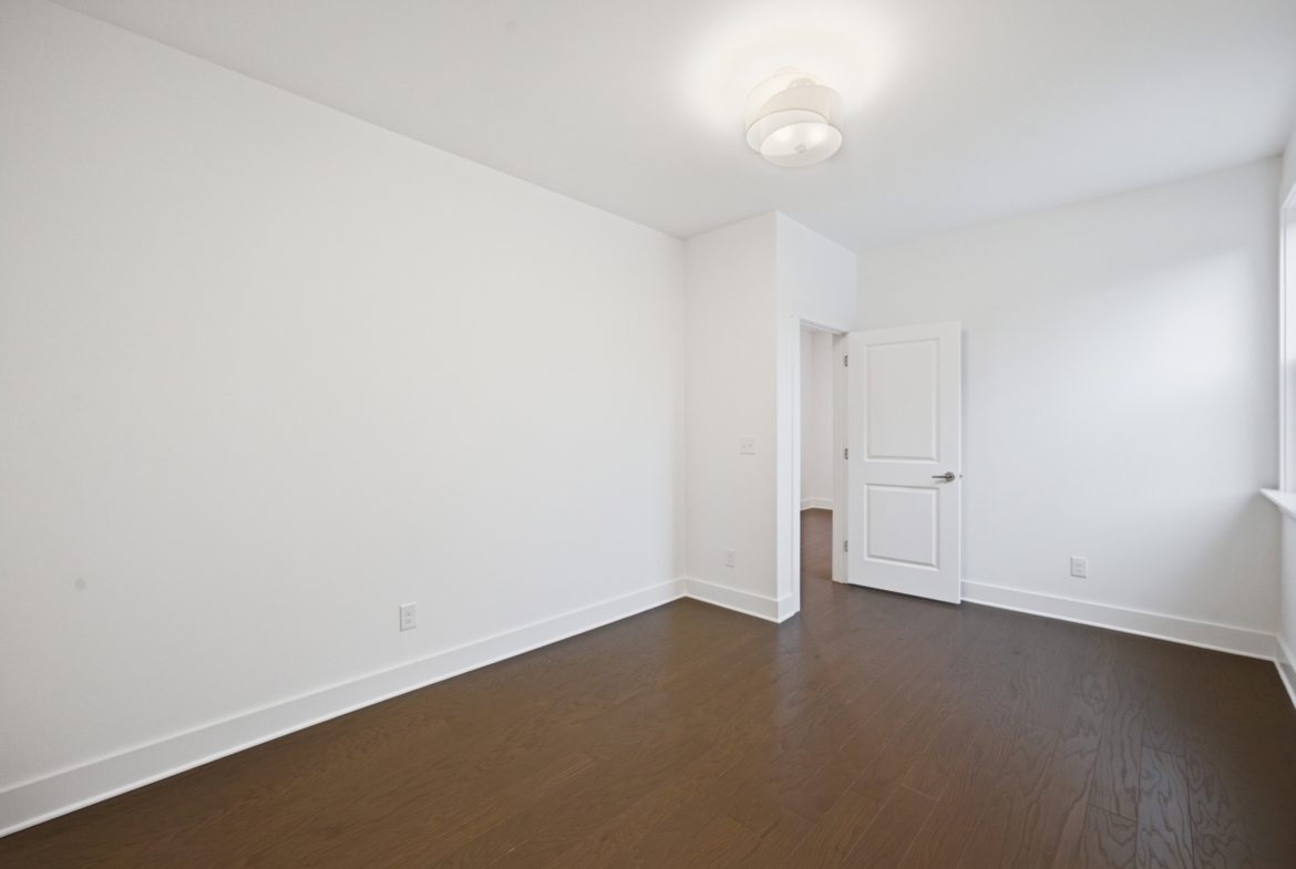 205 Parkdale Dr bedroom