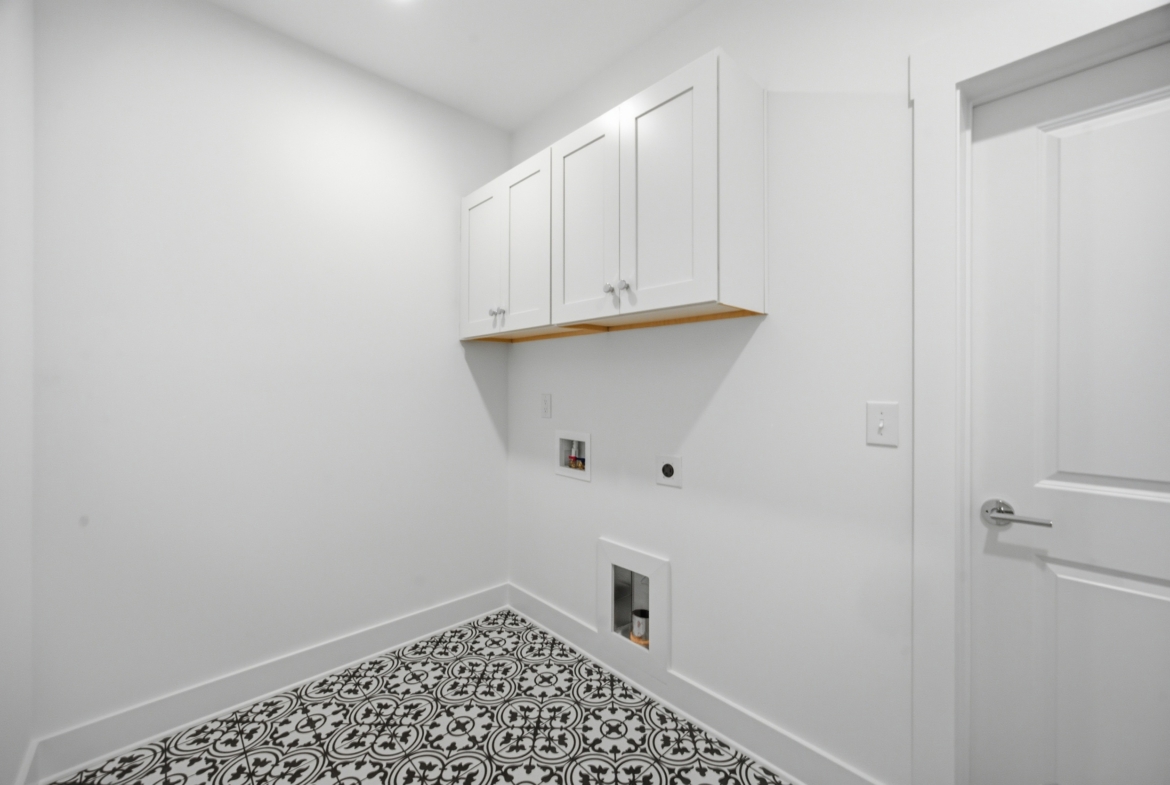205 Parkdale Dr laundry room