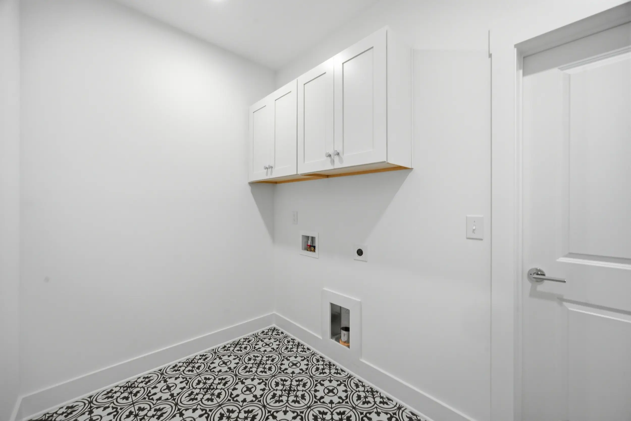 205 Parkdale Dr laundry room