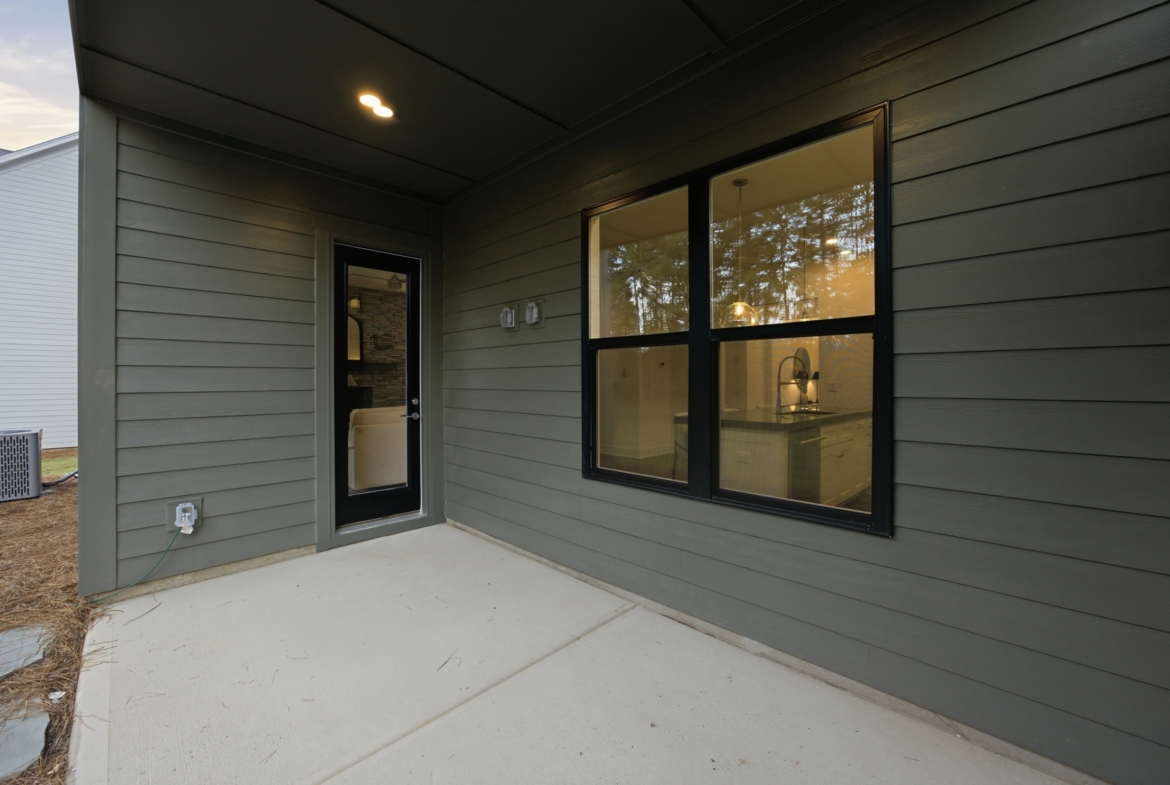 205 Parkdale Dr covered porch