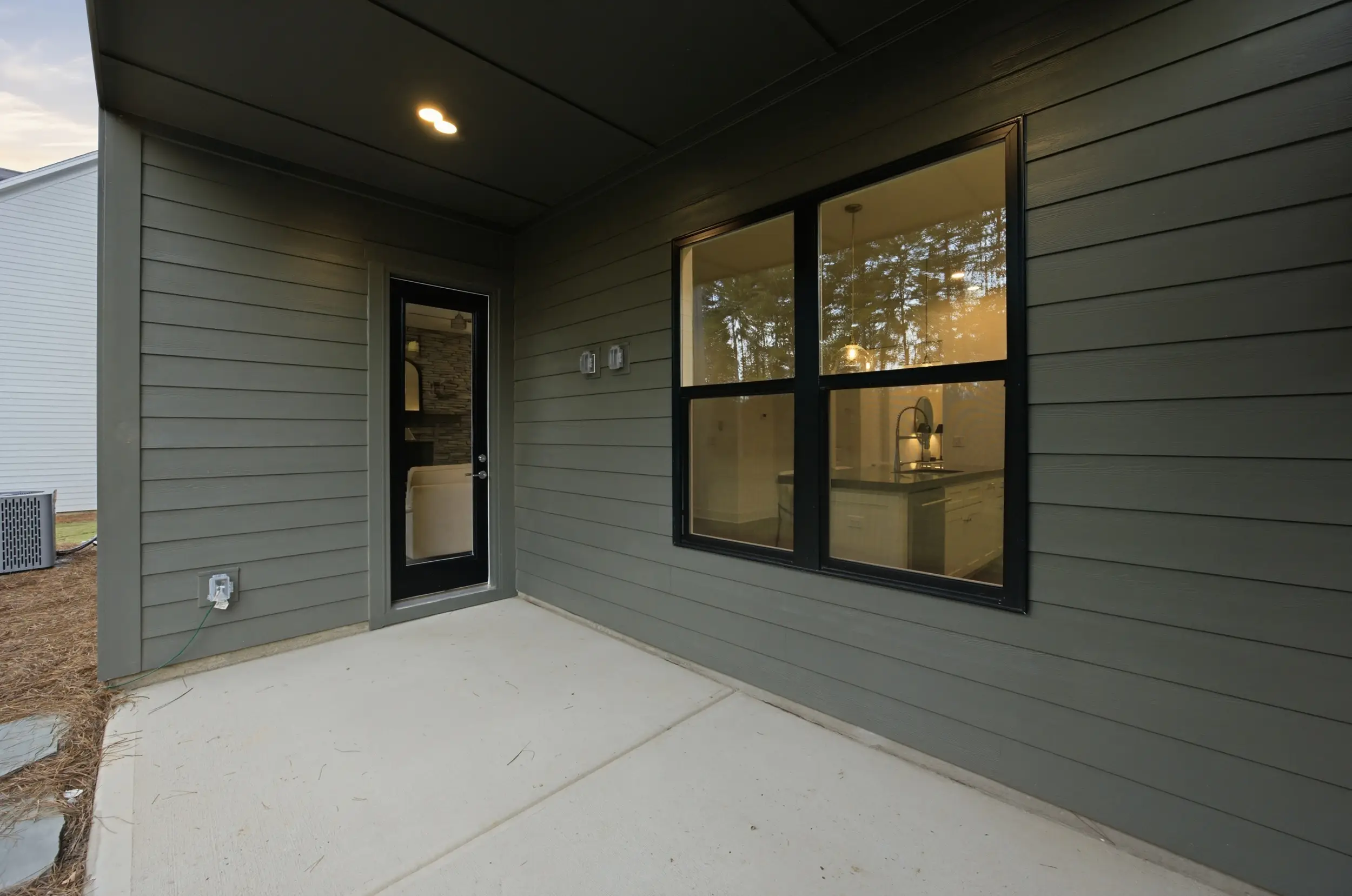 205 Parkdale Dr covered porch
