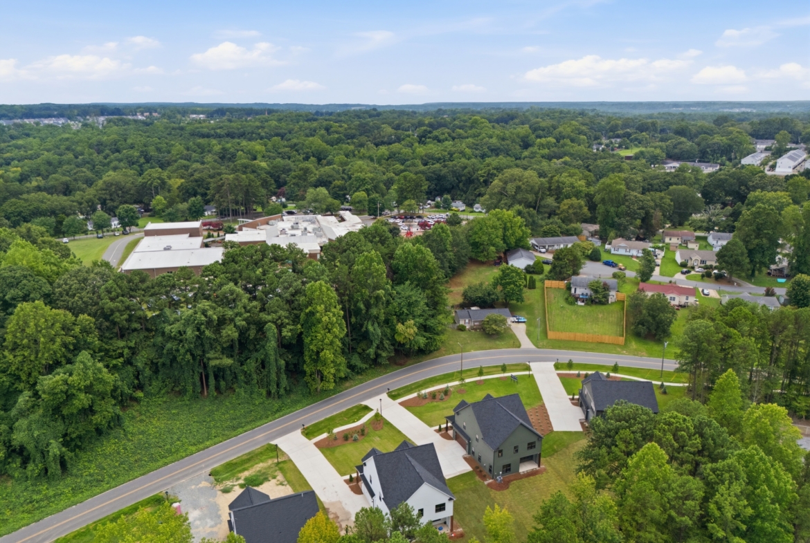 205 Parkdale Dr drone shot