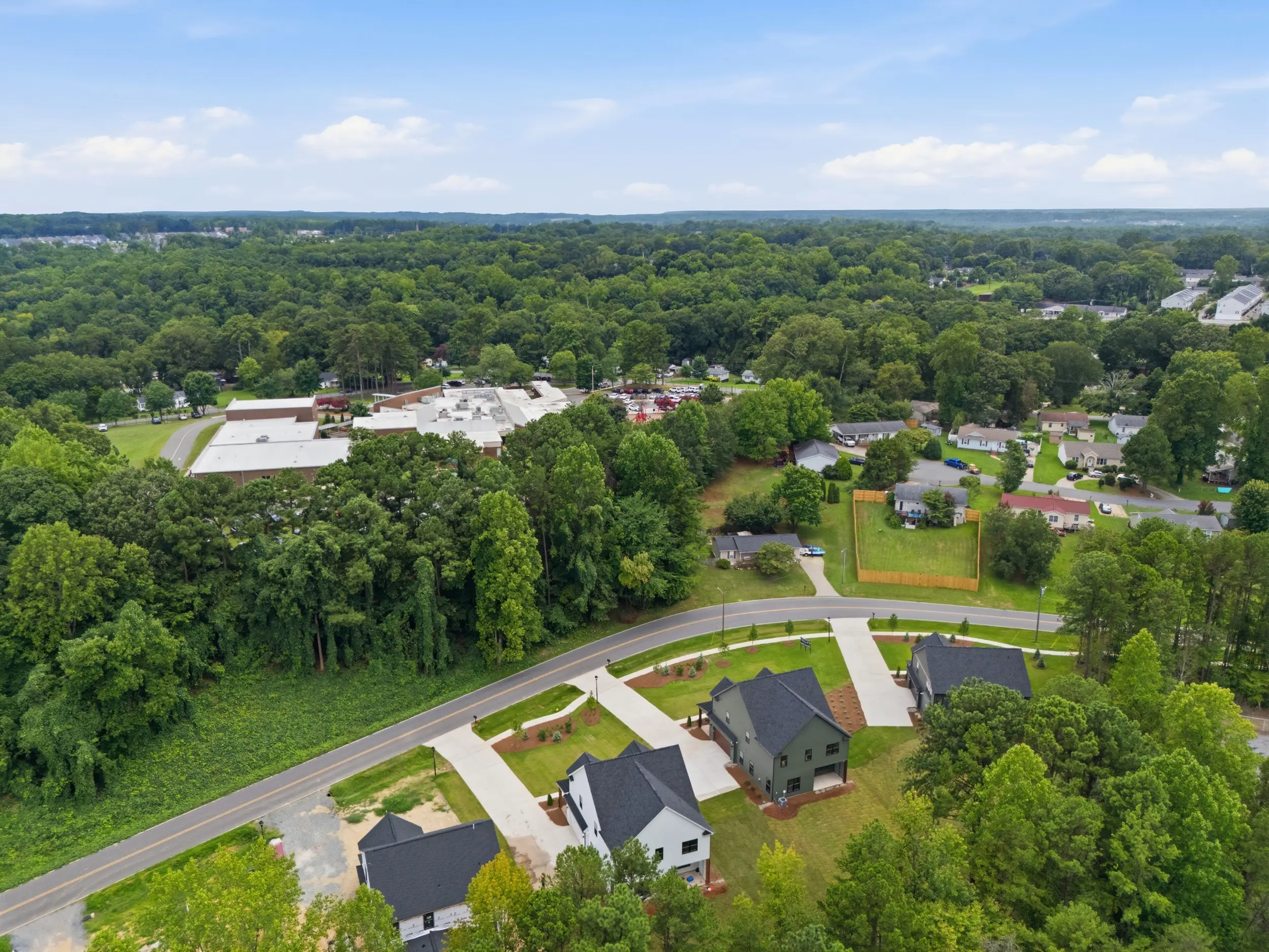 205 Parkdale Dr drone shot
