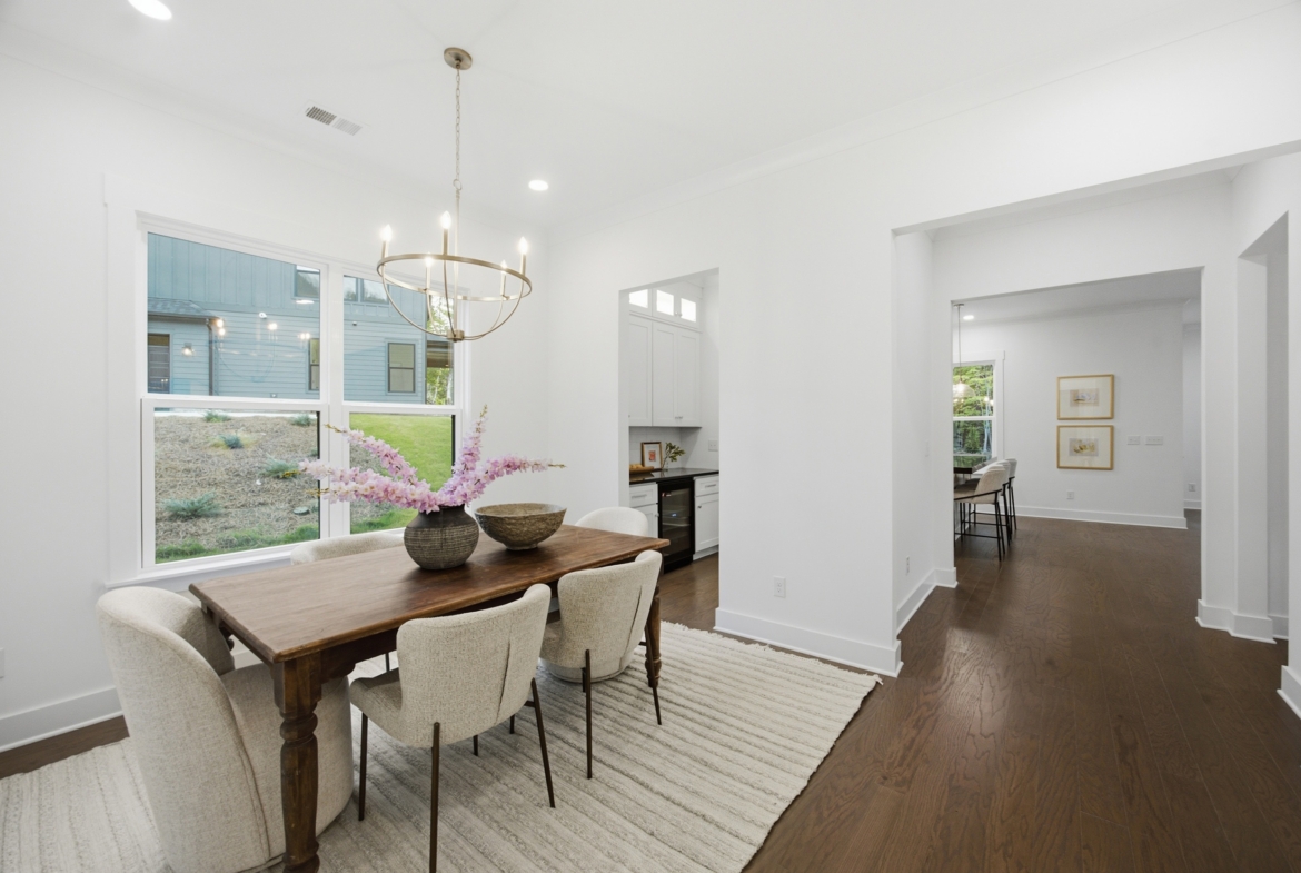 205 Parkdale Dr dining