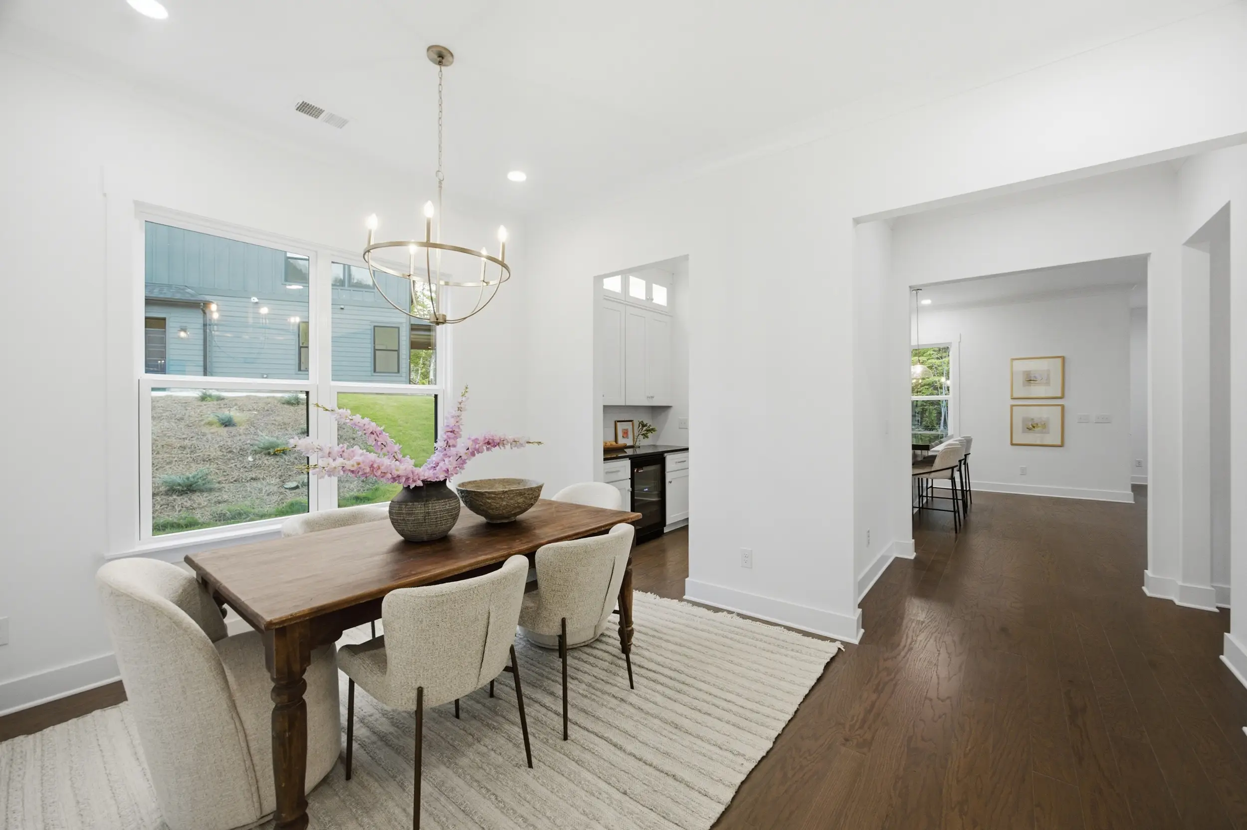 205 Parkdale Dr dining