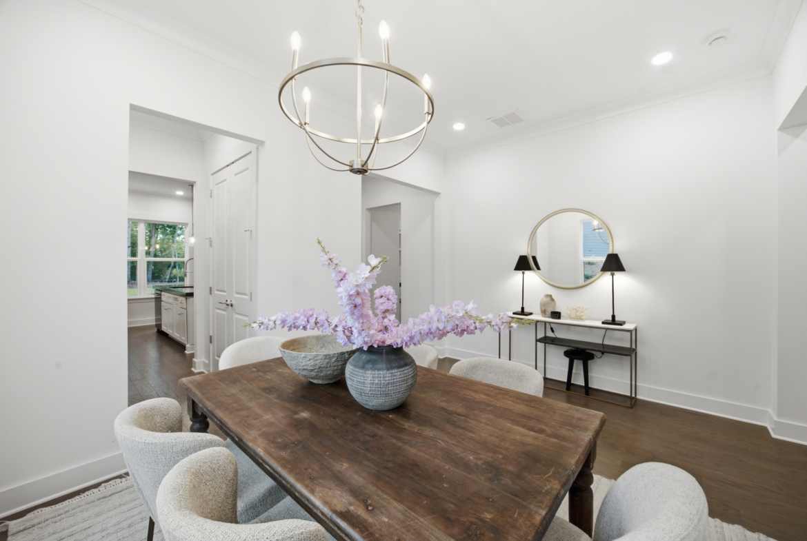 205 Parkdale Dr dining