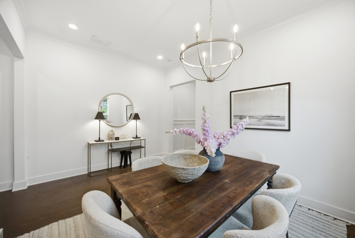 205 Parkdale Dr dining