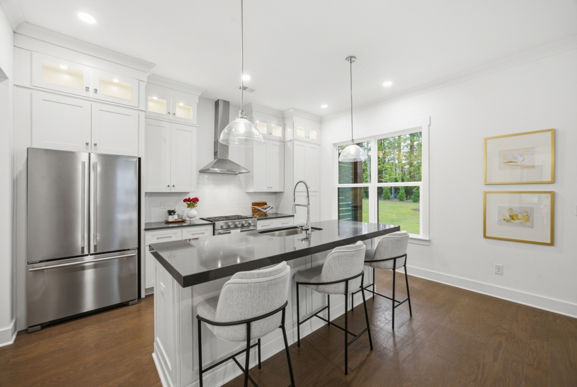 205 Parkdale Dr kitchen
