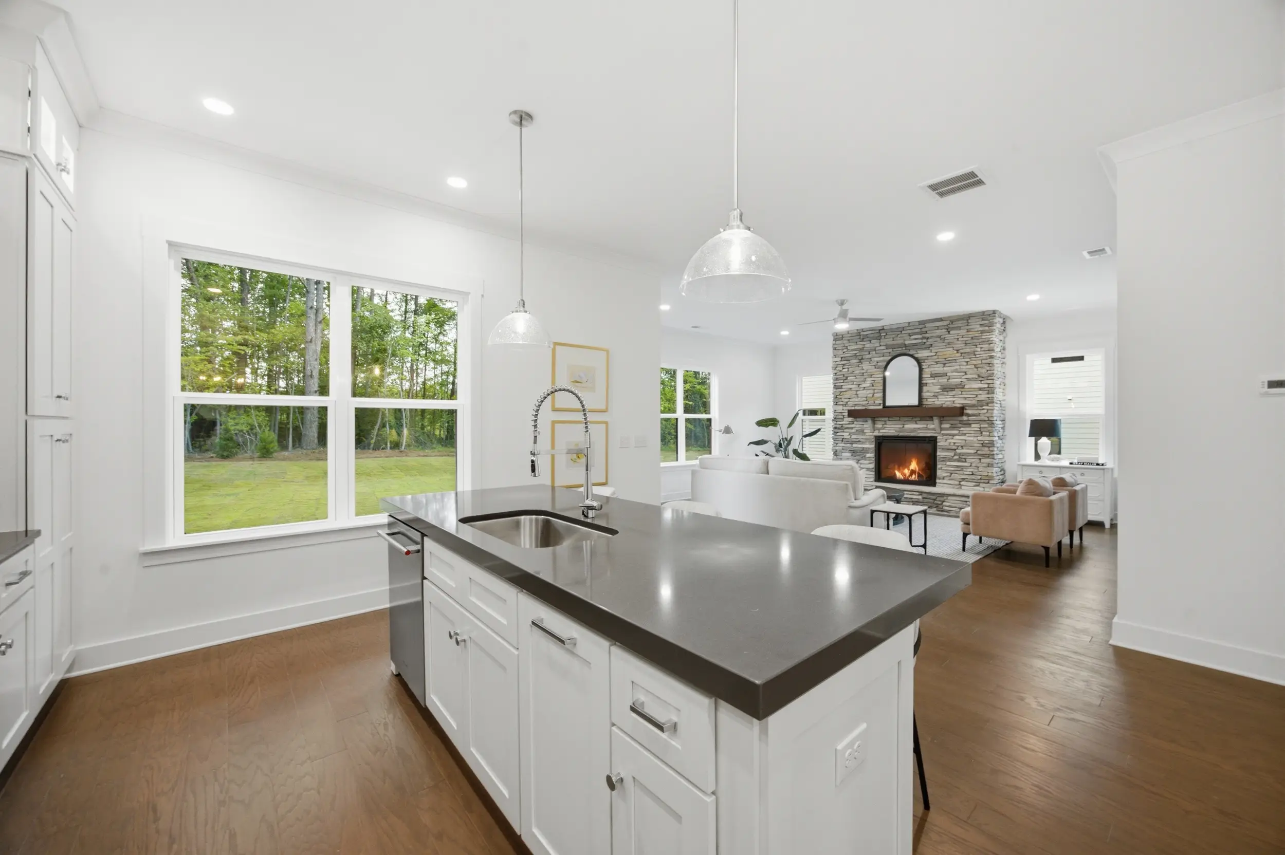 205 Parkdale Dr kitchen