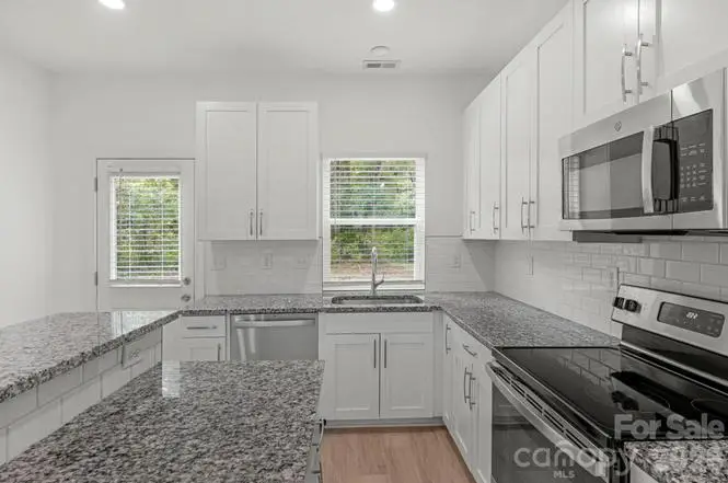 211 Baker kitchen